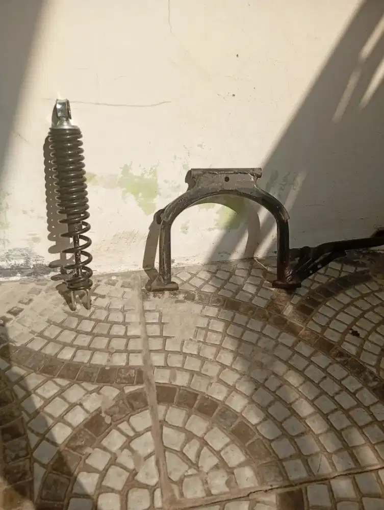 Shockbeker belakang Yamaha. Lexi dan standart 2