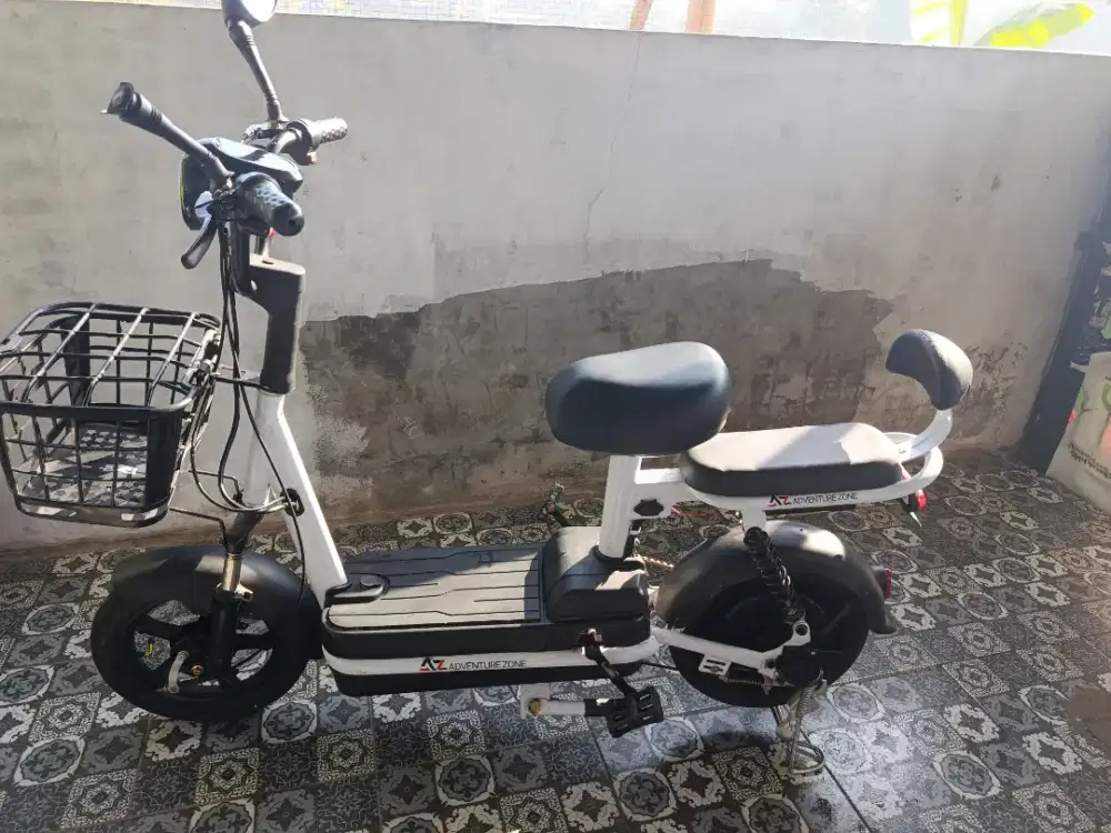 SEPEDA LISTRIK SIAP PAKAI