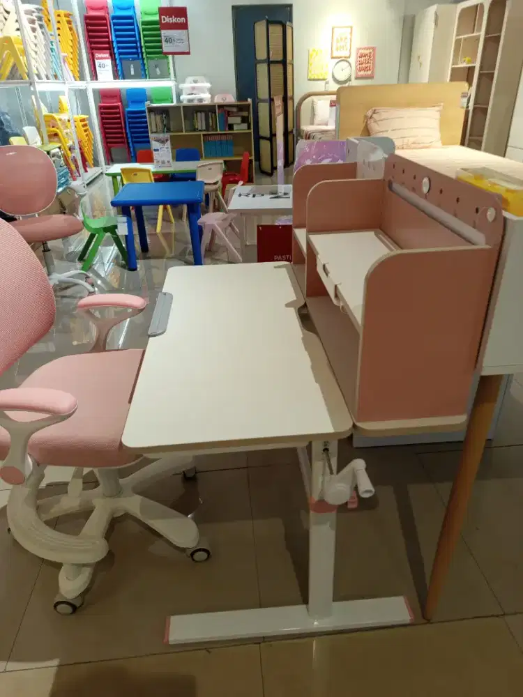 Meja belajar anak²