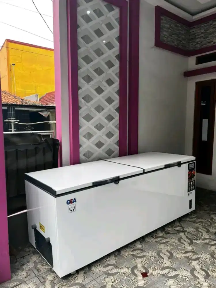 Frezzer merk gea ukuran 1200 liter