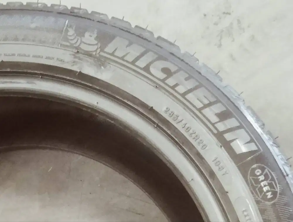 Ban Michelin 285/40zr20 + ban velg cadangan Continental