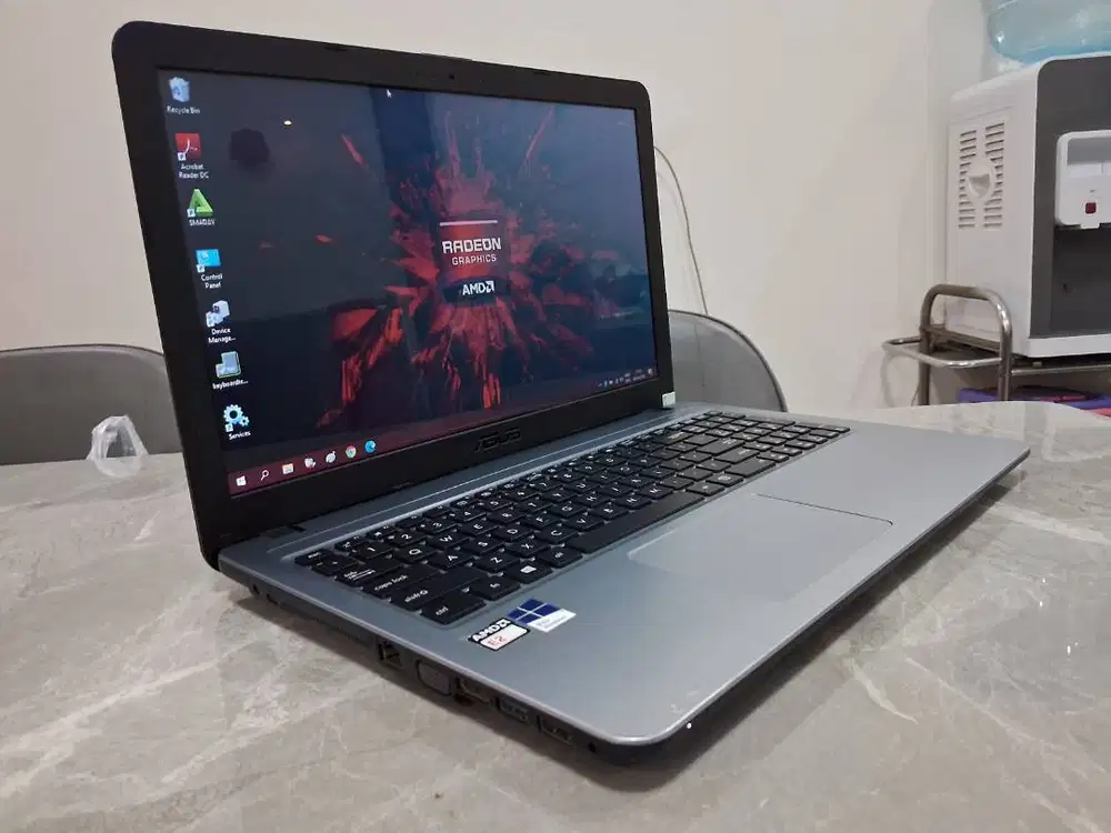 ASUS AMD 4Cpu DDR4 4GB SSD ReadyUp Win ORI Batre KUAT Laptop  Garansi