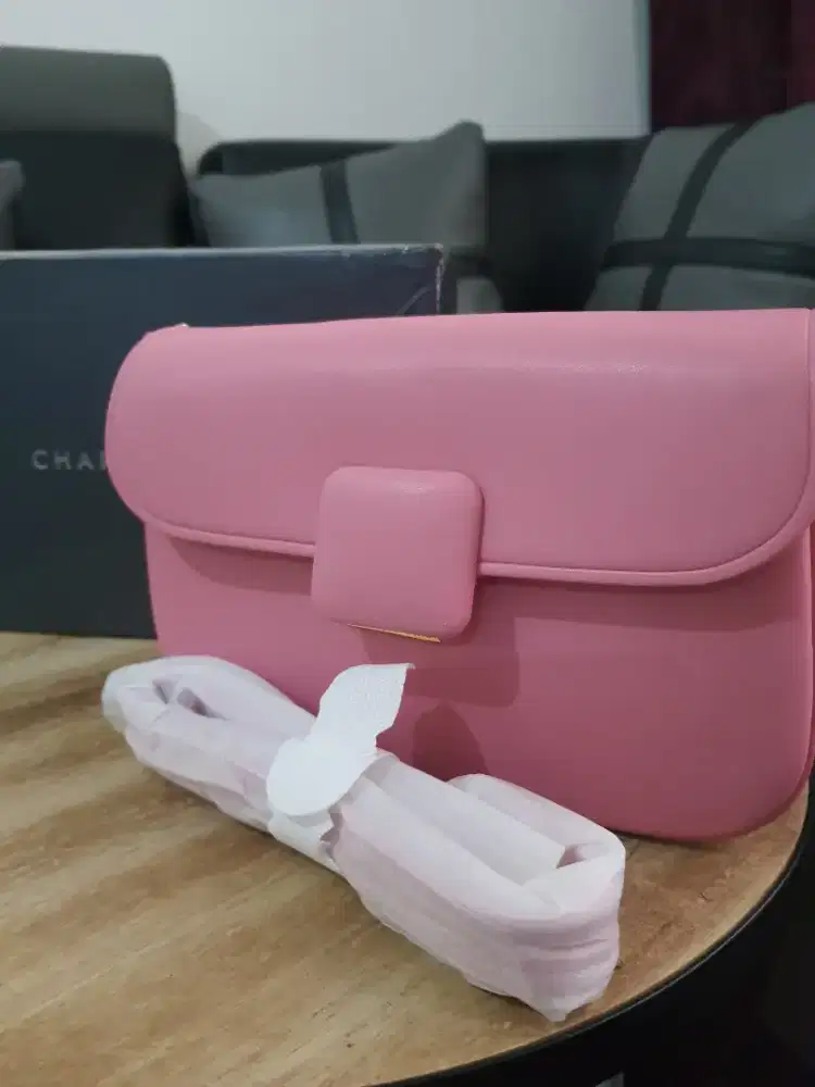 Tas charles keith pink