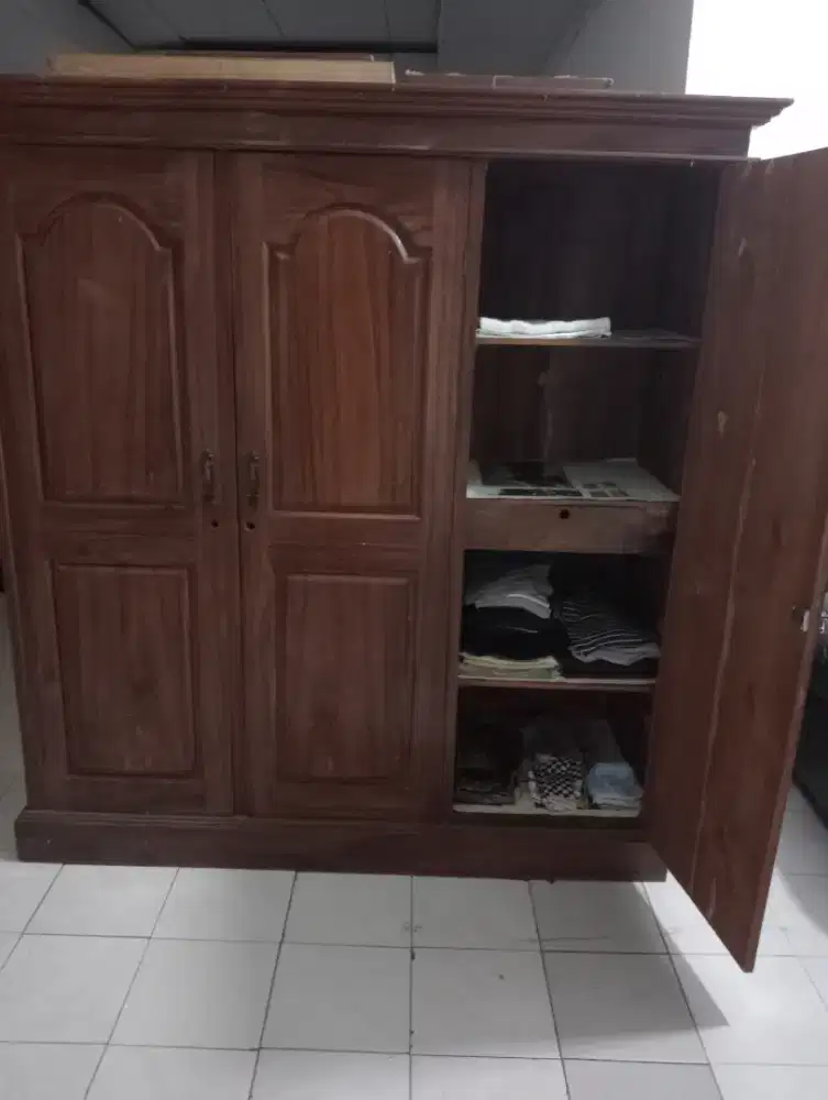 dijual lemari jati