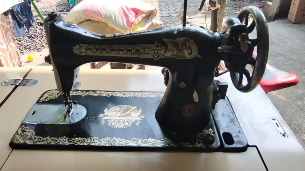 Mesin jahit singer mulus dan normal