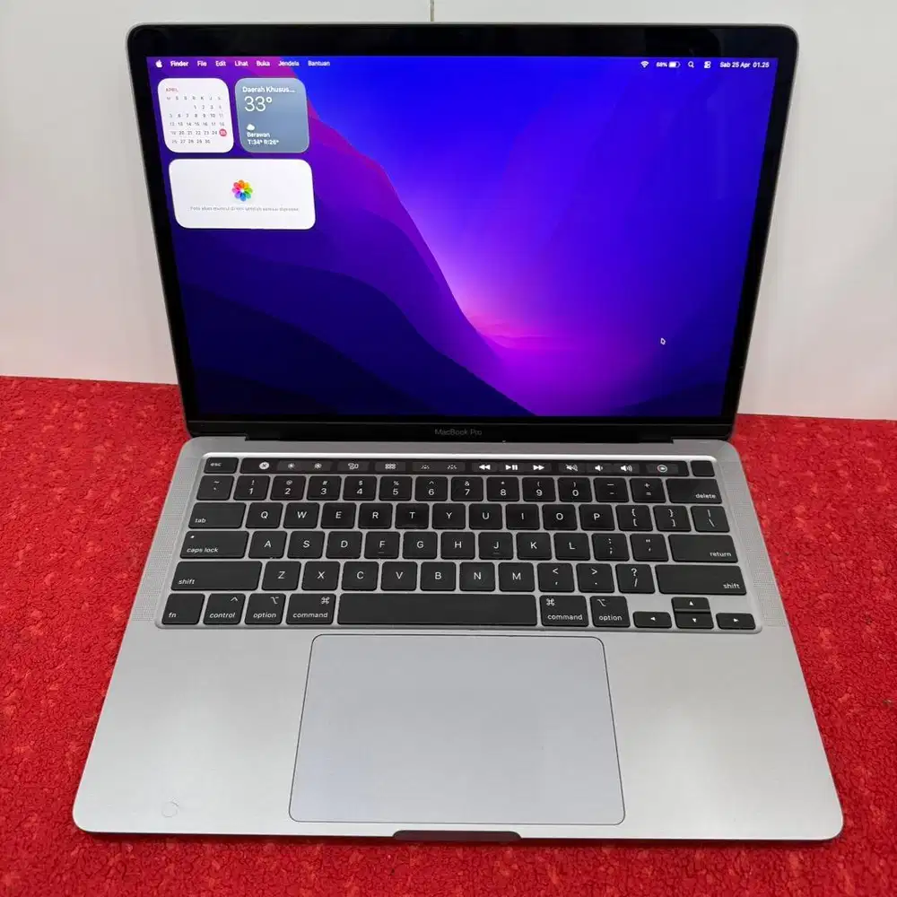 Macbook Pro 13 inch, 2020 Four Thunderbolt 3 Ports
