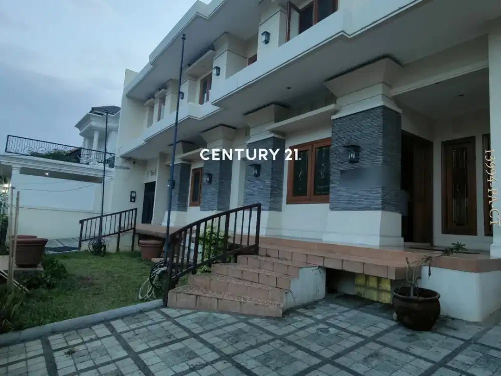 Dijual Rumah Hitung Tanah Depan Taman Di Pondok Indah