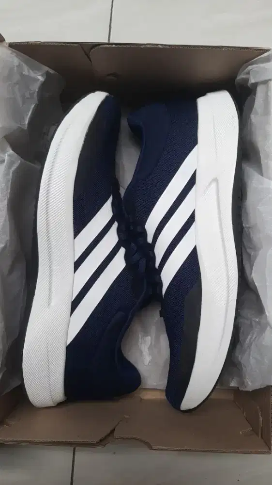 Sepatu Adidas Treadmove