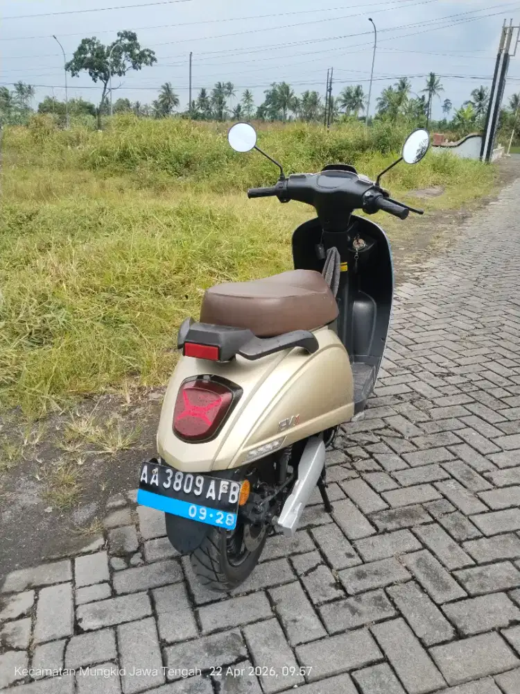 Vespa motor listrik