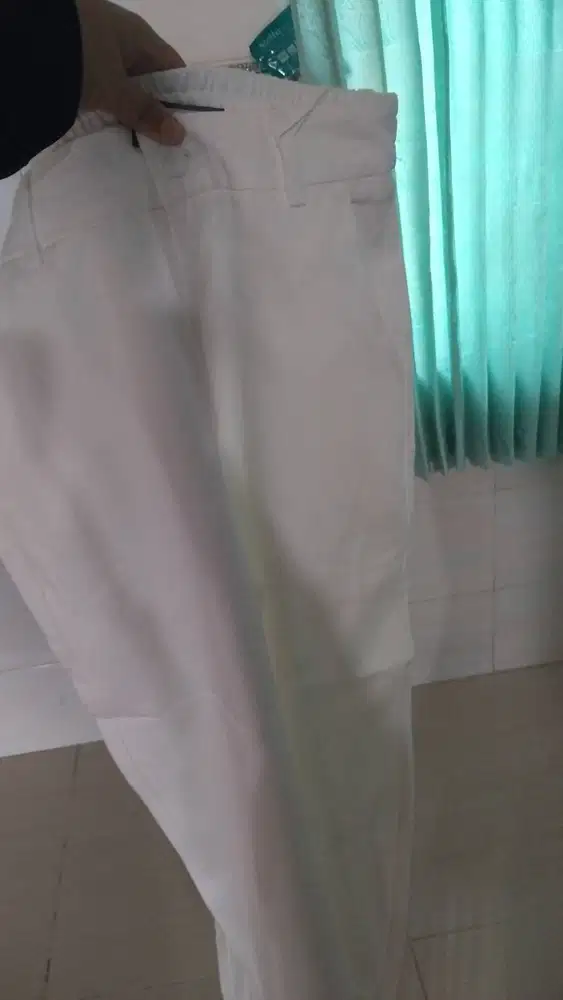 Butuh cepat Celana Putih ukuran M