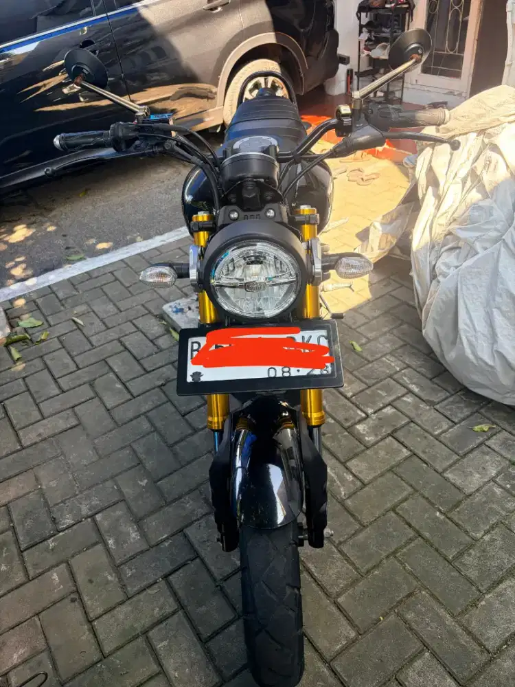 Yamaha XSR 155 like new