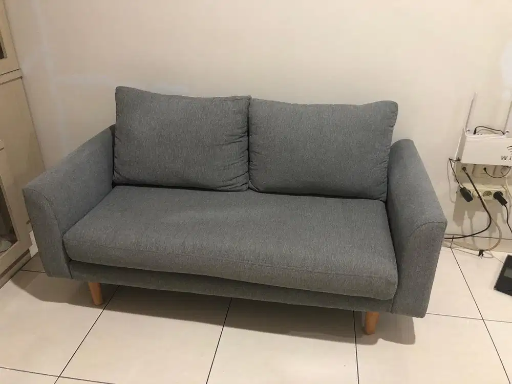Sofa minimalis bersih