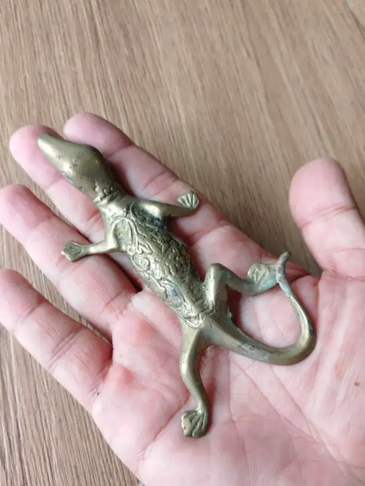 Cicak pajangan antik