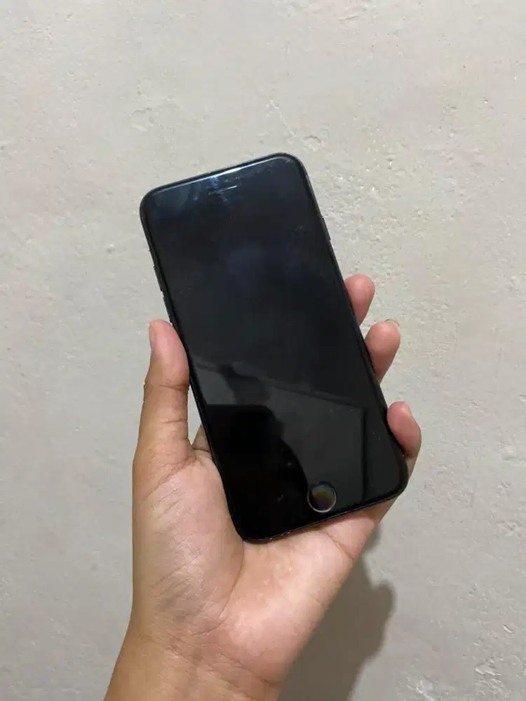 Dijual Iphone 7/128 Jet Black warna langka