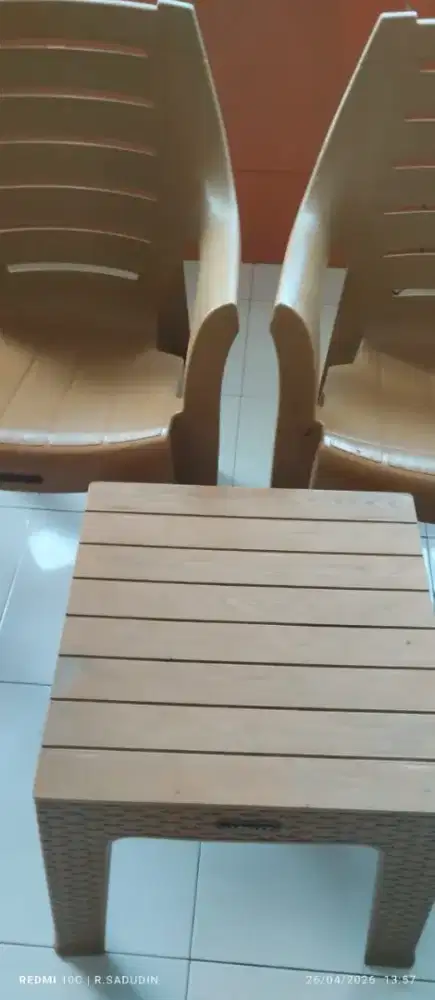 satu set kursi merek nappoly