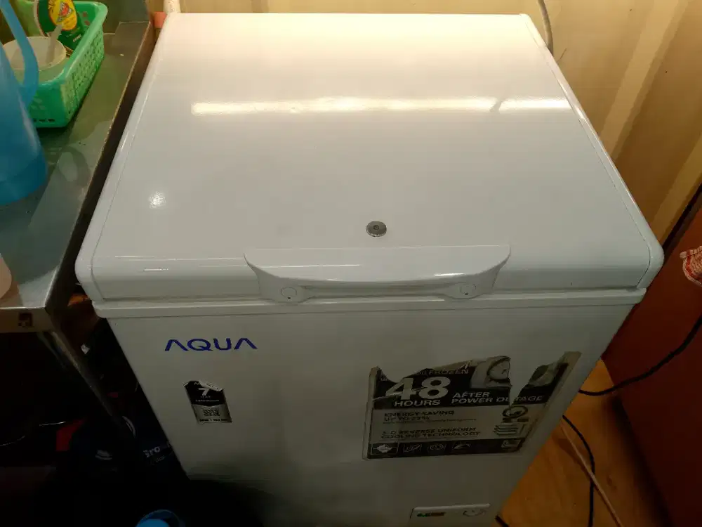 Freezer aqua 100L mulus normal beku