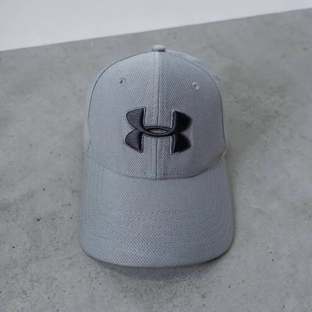 Under Armour Blitzing Graphite Flex (Topi Pria Snapback Baseball Cap)