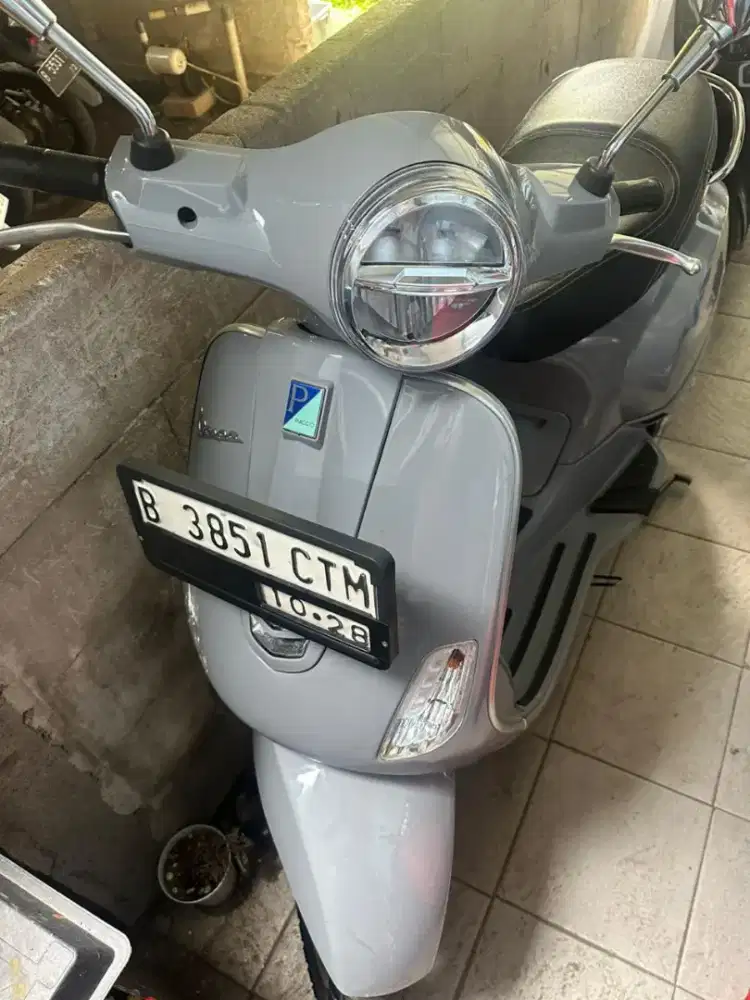 Vespa Lx 125 grey