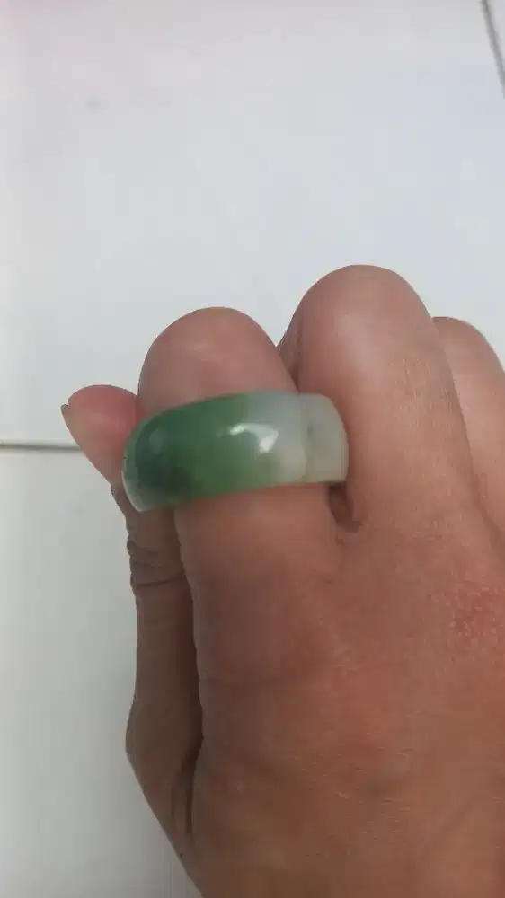 Cincin Band Giok Jadeite alami