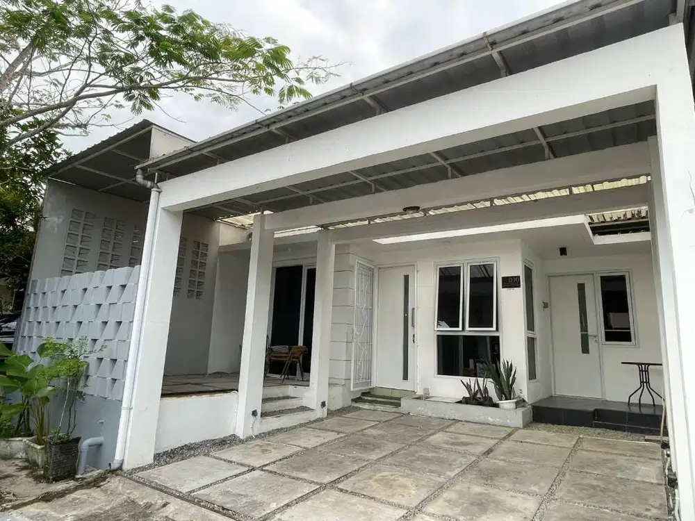 DIJUAL CEPAT BU RUMAH 2 LANTAI DALAM KOMPLEK DAUN VILLAGE TRANSMART