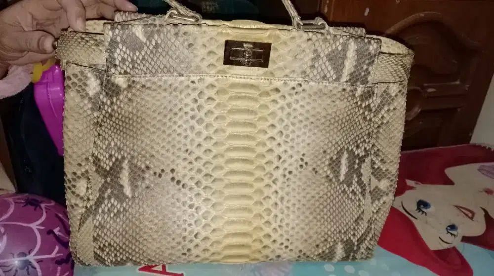 Di jual tas kulit asli