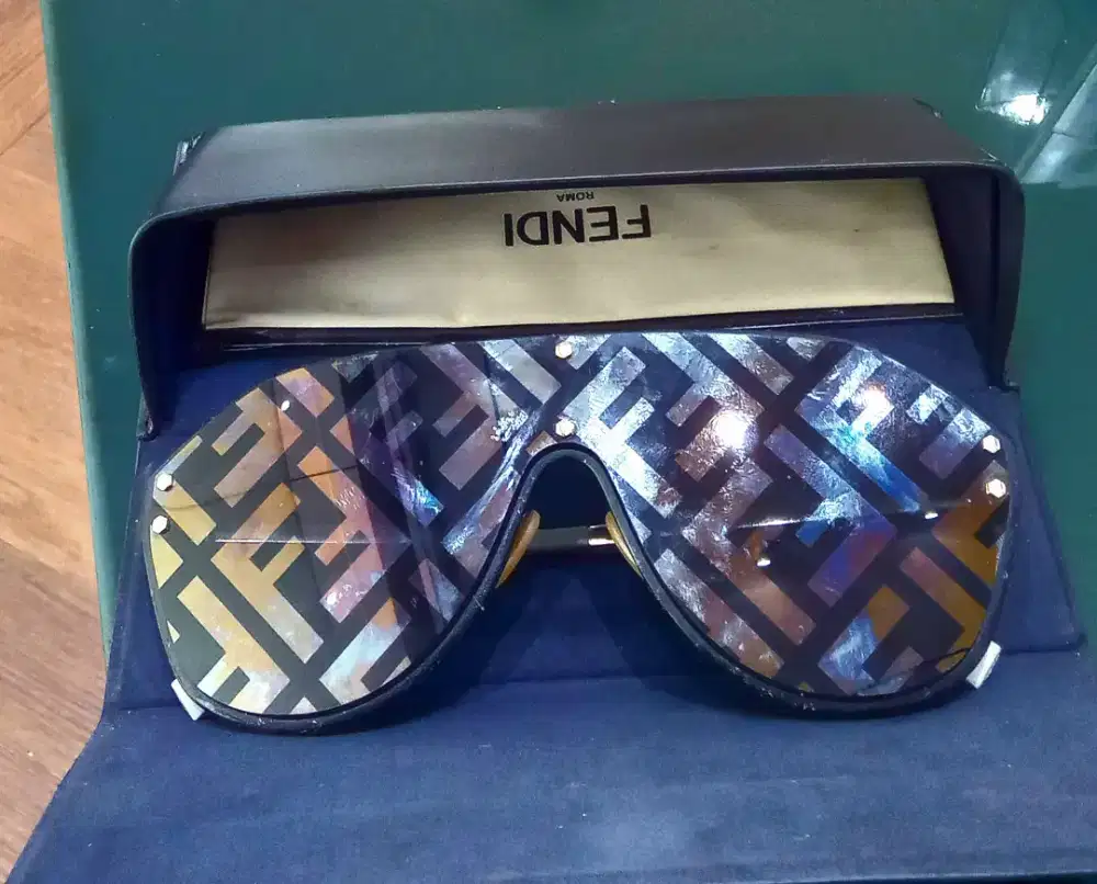 Kaca mata  ( Fendi ) aoutentic