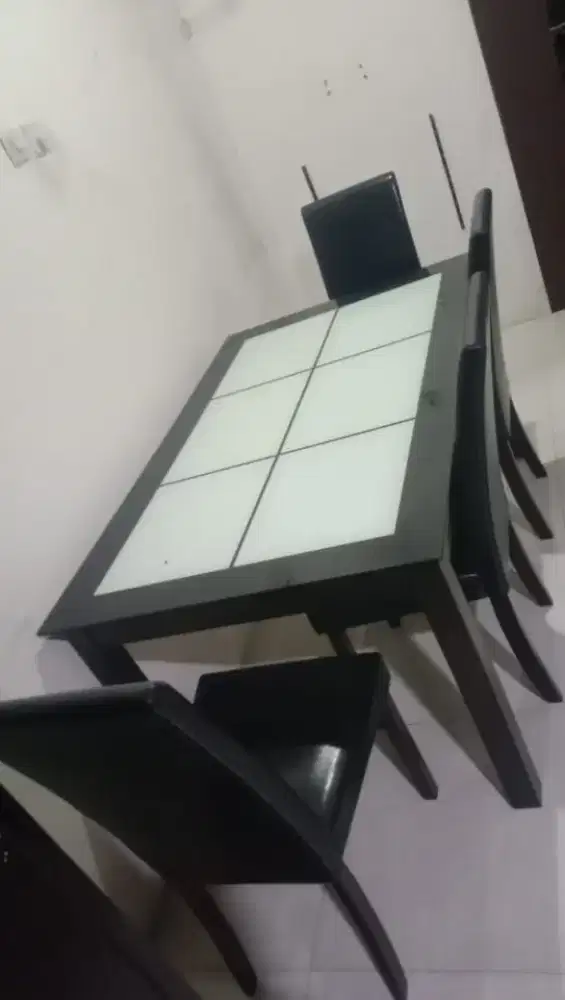 Meja 4 duduk merek german