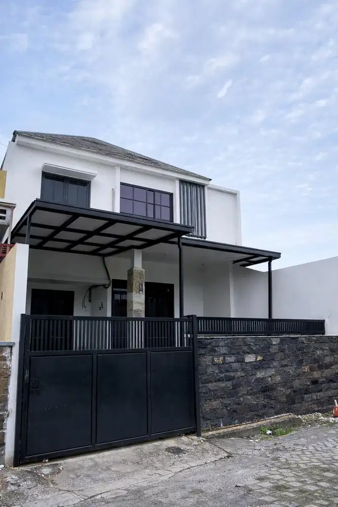Rumah 2 Lantai Modern Dekat Citraland NW Surabaya Siap Huni, Jln Lebar