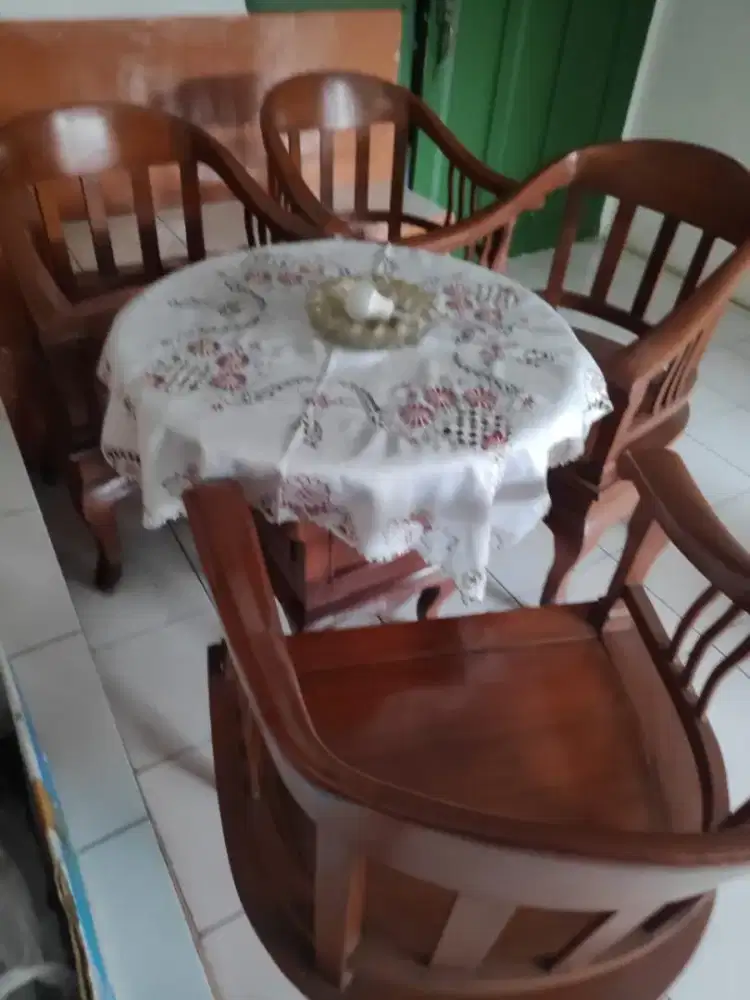 Satu set bangku kayu jati asli