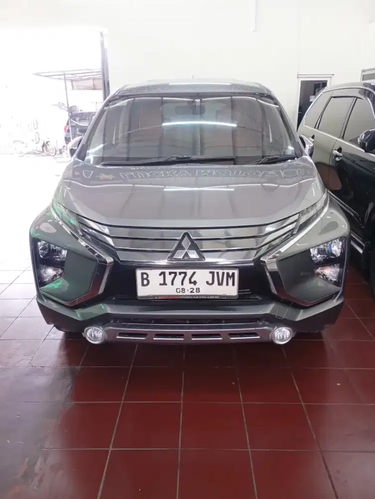 Mitsubishi Xpander 1.5 Ultimate AT 2018 Abu abu