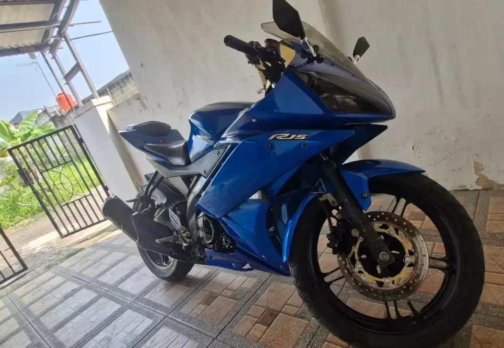 YAMAHA R15 V2 2016