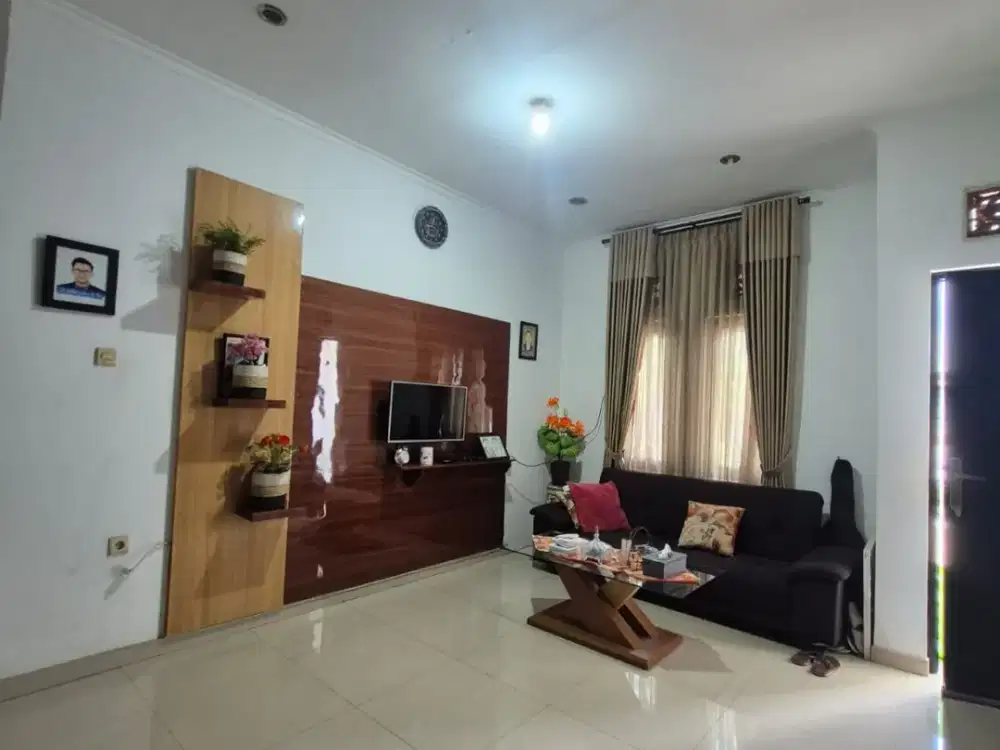 DISEWAKAN RUMAH DALAM KOMPLEK AMAN NYAMAN DI ARCAMANIK TINGGAL BAWA KOPER!