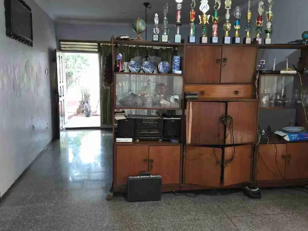 Rumah klasik dijalan utama duren sawit