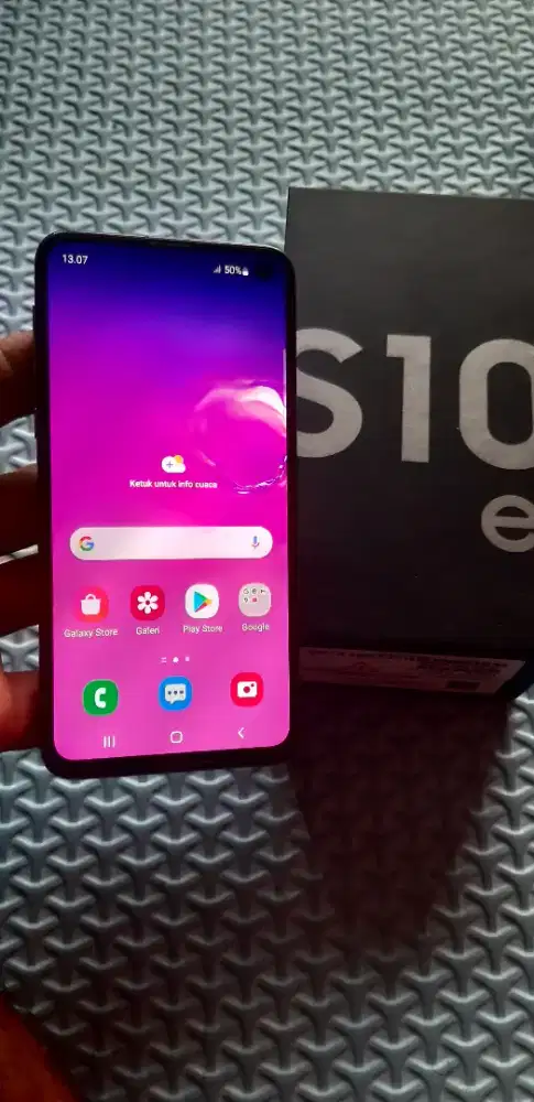 SAMSUNG  galaxy S10 e