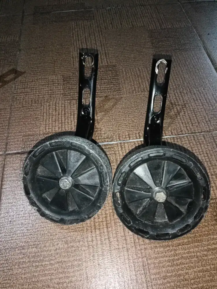Roda bantu sepeda anak
