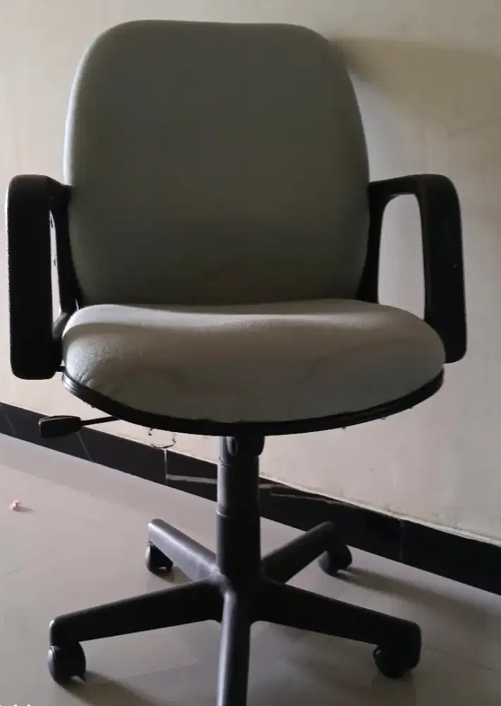 Kursi kantor kondisi bagus