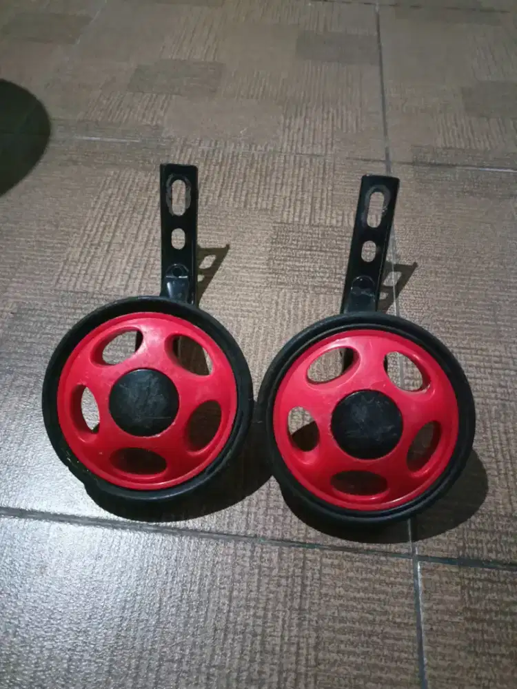 Roda bantu sepeda anak