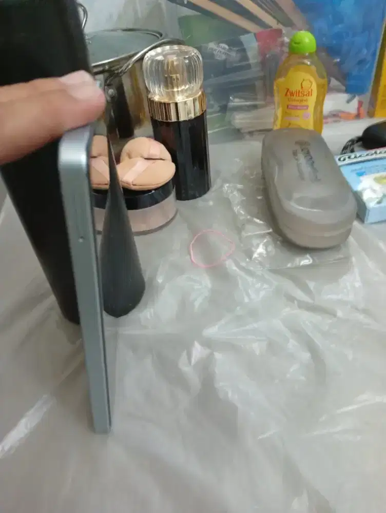 Juwal cepat hp mulus lecet di pake wajar