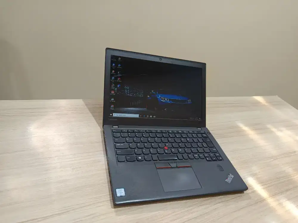 Thinkpad X270 core i5-6300U ram 8gb,ssd 256gb,murah,normal bergaransi