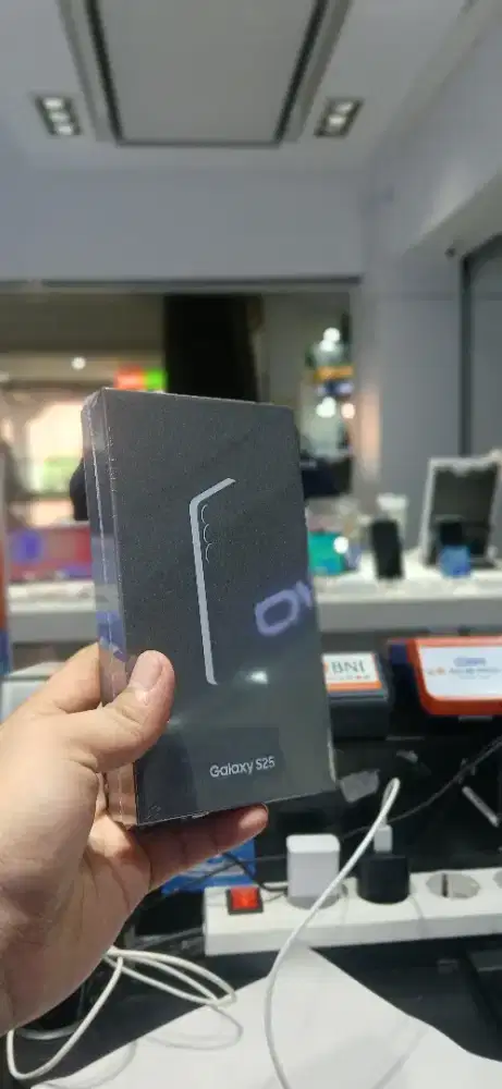 NEW..Samsung galaxy s25 basic 12/256, masih baru, segel bukan repack