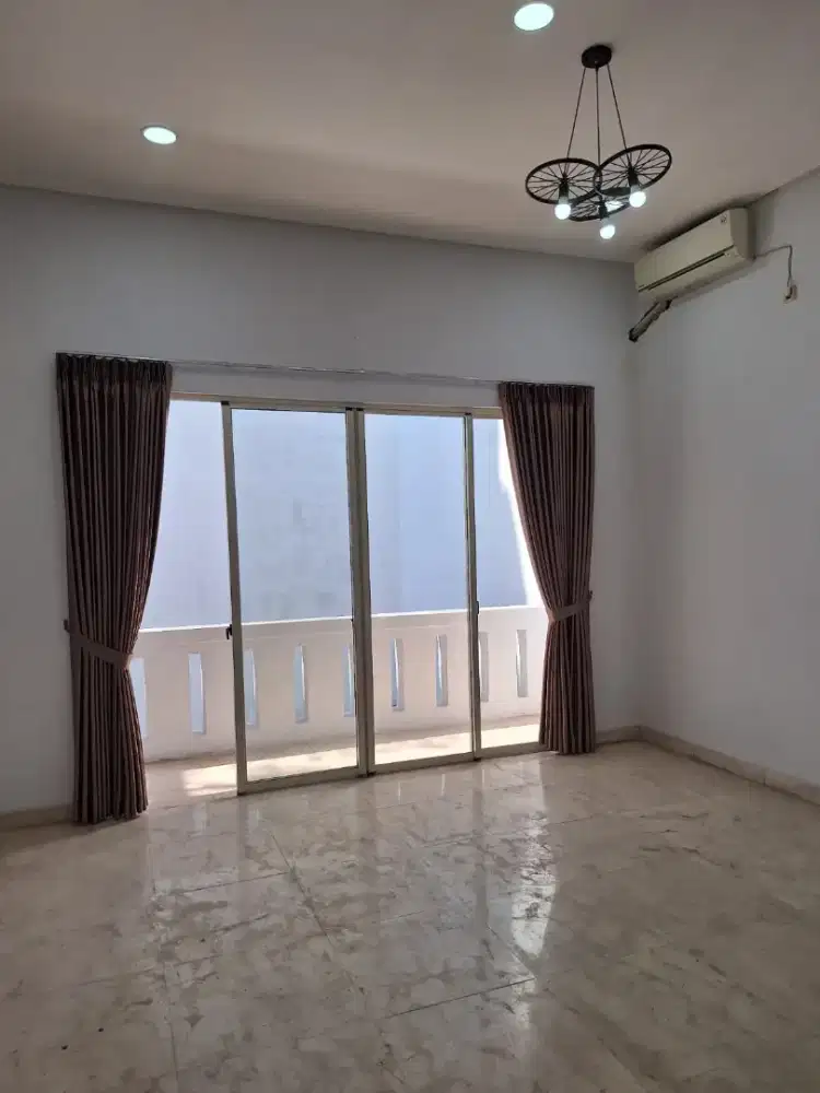 Pik - Disewa Rumah Crown Golf Boulevard