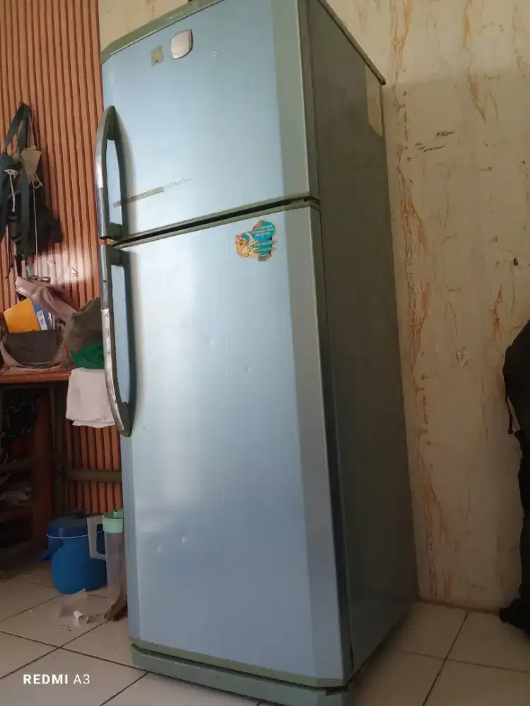 Dijual kulkas 2 pintu