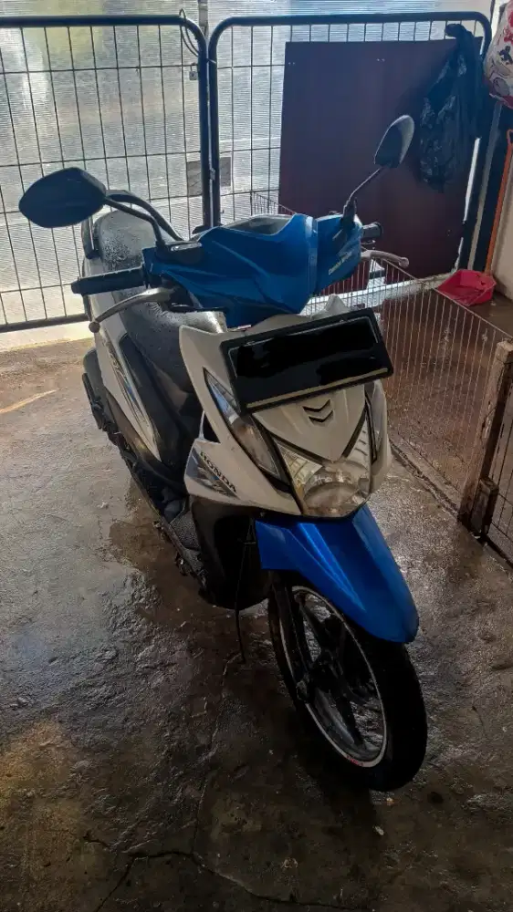 Honda Beat FI 2015 Putih Biru 108-110 CC – Kondisi Baik