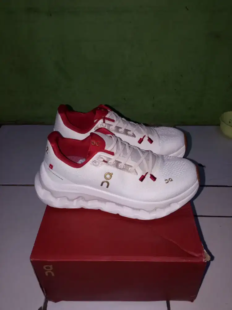menjual sepatu sneakers 100% original