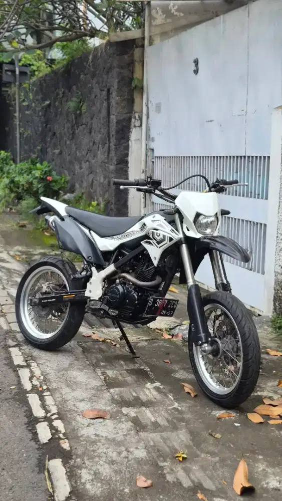 KAWASAKI DTRACKER NEW 2017 PLAT D SS LENGKAP MESIN STANDAR SEHAT MULUS