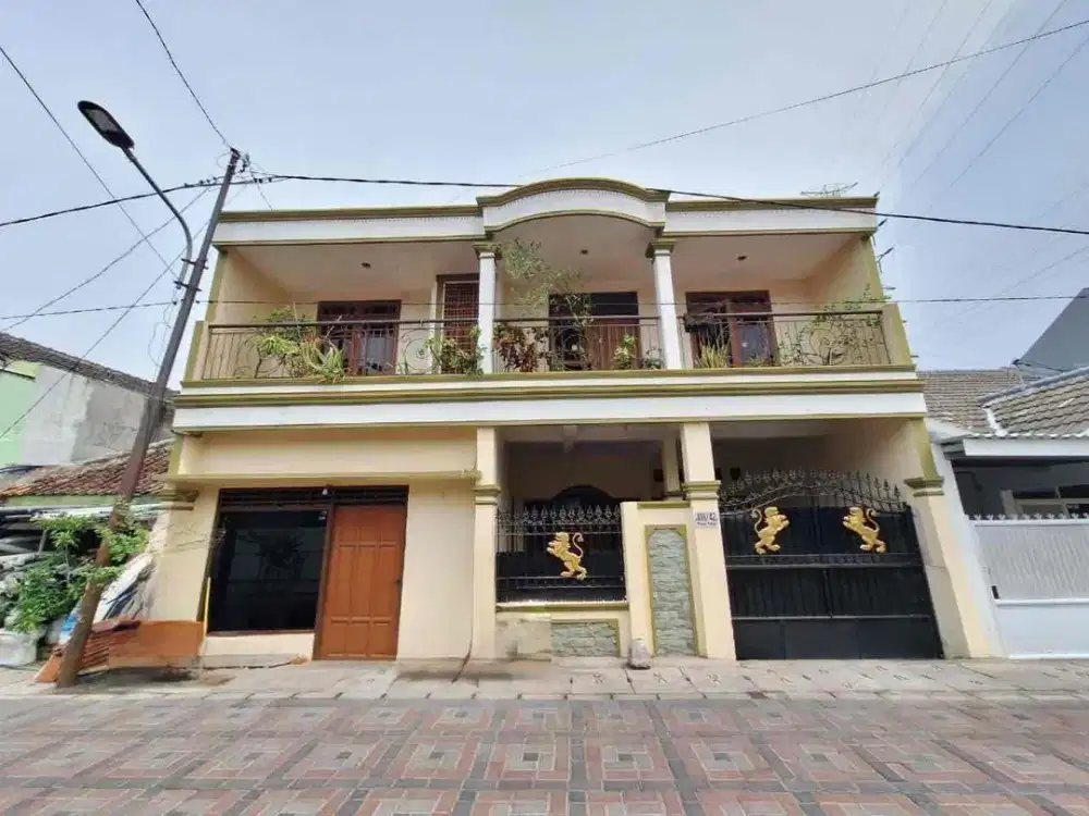 Dijual rumah 2 lantai ploso timur bronggalan MERR