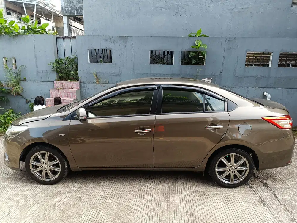 Toyota Limo 2013 Bensin