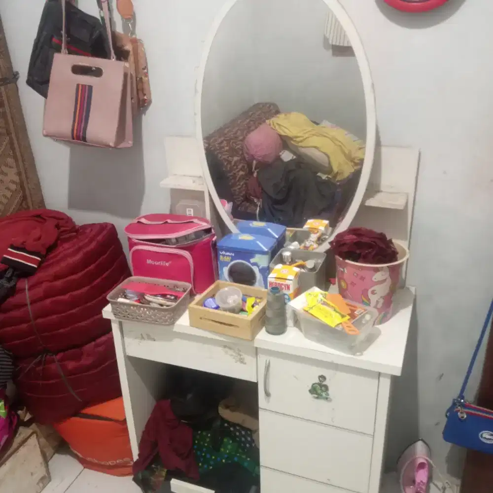 Meja Rias Kaca Slide