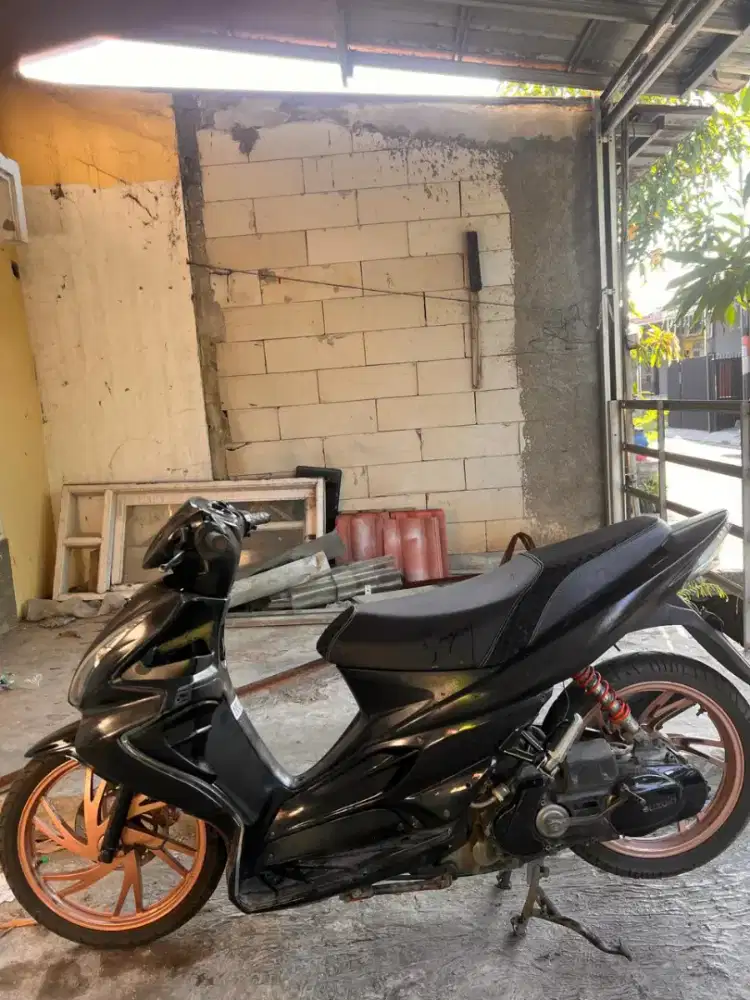 Suzuki Skywave Hitam