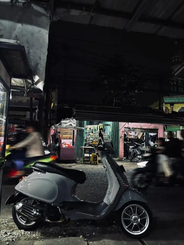 Vespa Primavera iget abs 2023 warna grey